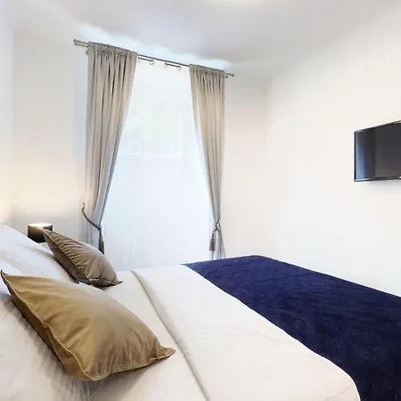 Lct Gita In The Heart Of Apartment Split